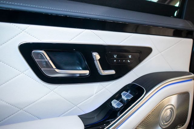 Tính năng sạc không dây tiện ích trên Mercedes S450
