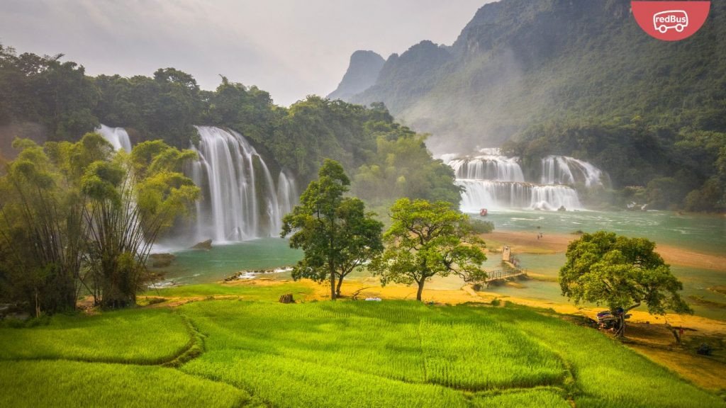 Toàn cảnh Thác Bản Giốc mùa nước lớn