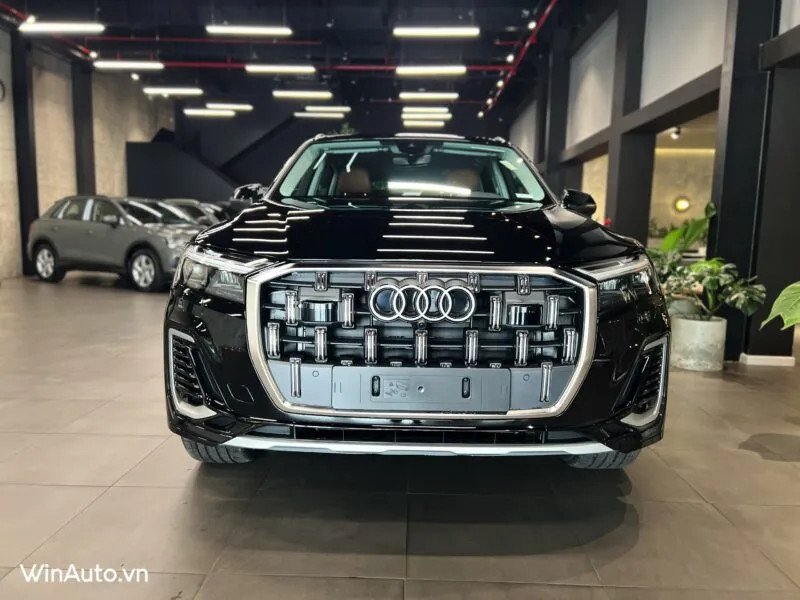 Tổng quan về xe Audi Q7 2024 nhìn từ góc phía trước
