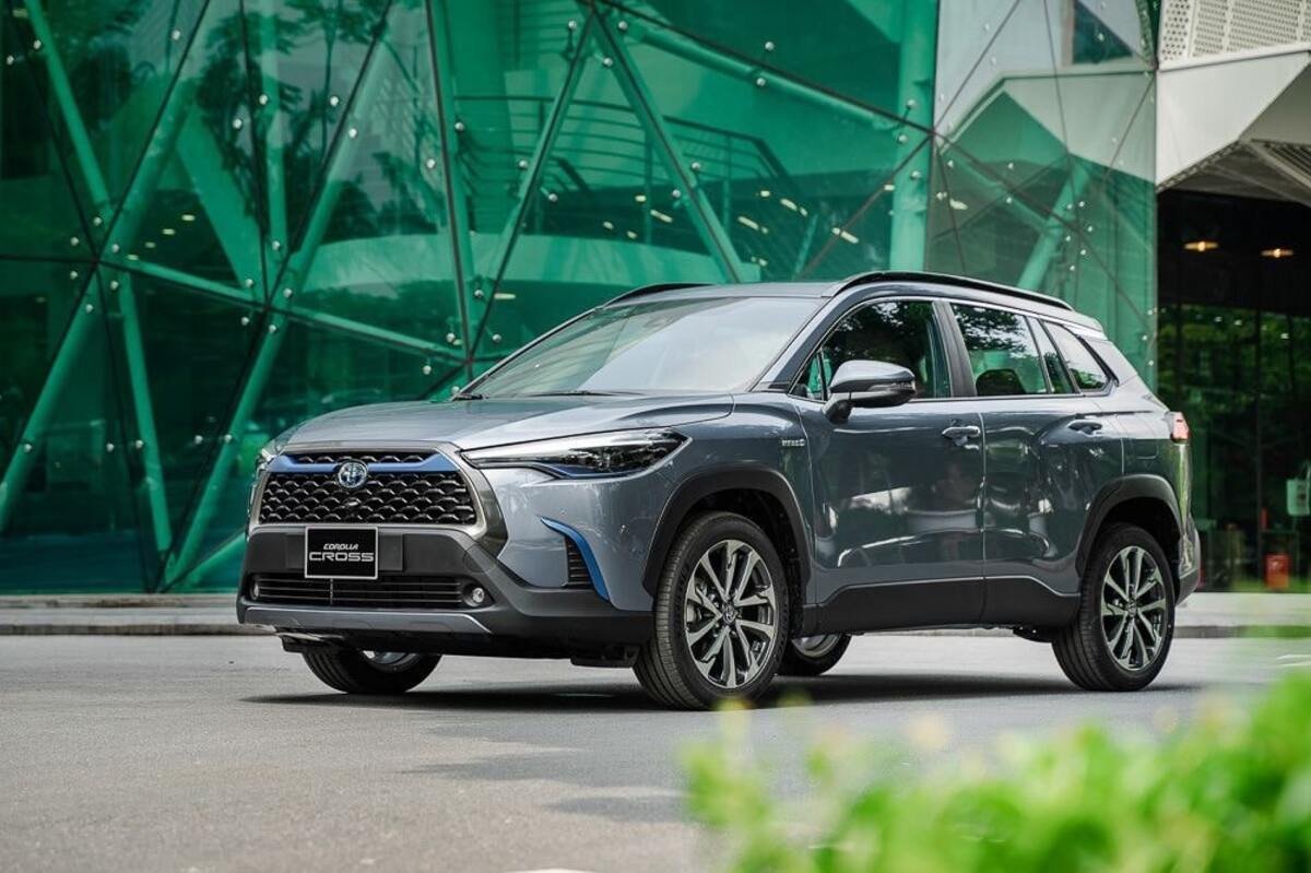 Toyota Corolla Cross 2020 tích hợp công nghệ Hybrid và hệ thống an toàn Toyota Safety Sense.