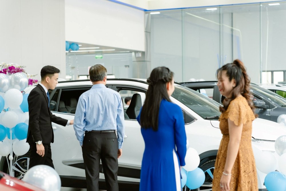 Trải nghiệm đa dạng dịch vụ tại Showroom VinFast Bình Phước