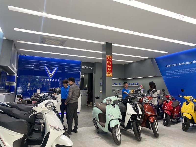 trung tâm dịch vụ xe ô tô rộng lớn