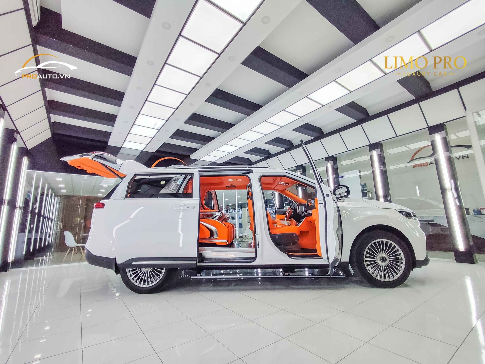 Trung tâm độ xe Limousine uy tín PROAUTO.VN
