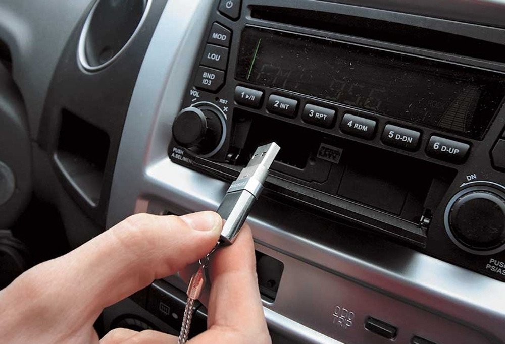 USB nhạc ô tô hỗ trợ giải trí trên xe