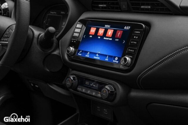 Vô lăng Nissan Kicks 2023 và đồng hồ kỹ thuật số