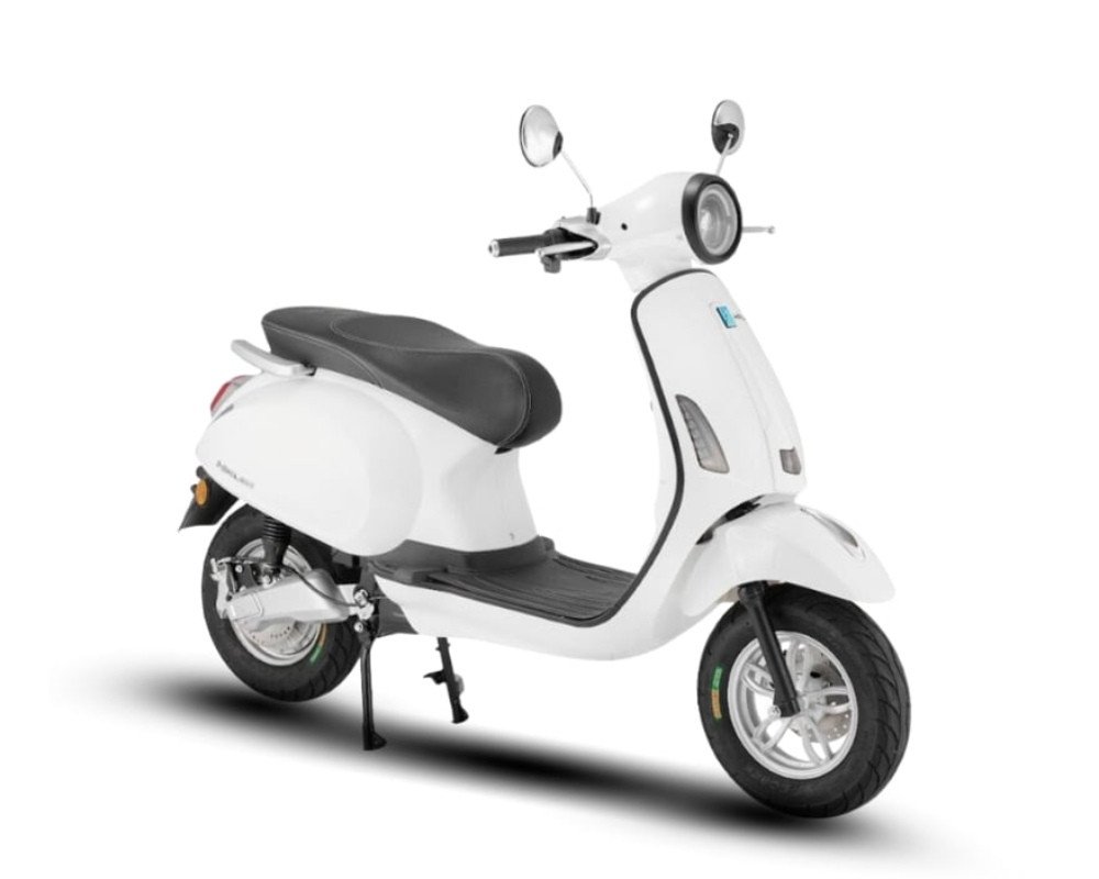 Xe máy điện Halim Vespa SV màu trắng phong cách cổ điển