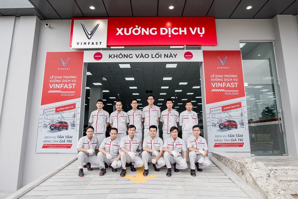 Xe VF e34 đang được bảo dưỡng tại trung tâm dịch vụ