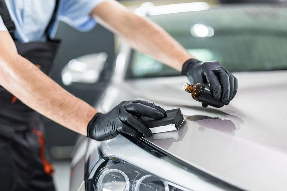 Xử lý bề mặt sơn ô tô bằng nano hoặc ceramic