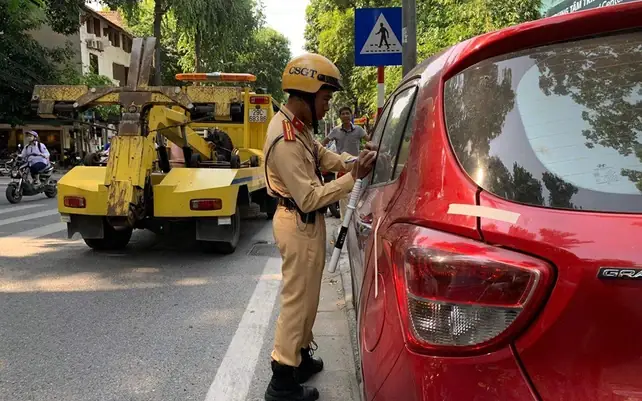Những Vị Trí Tuyệt Đối Cấm Đỗ Xe Ô Tô Dưới Lòng Đường Những Vị Trí Tuyệt Đối Cấm Đỗ Xe Ô Tô Dưới Lòng Đường