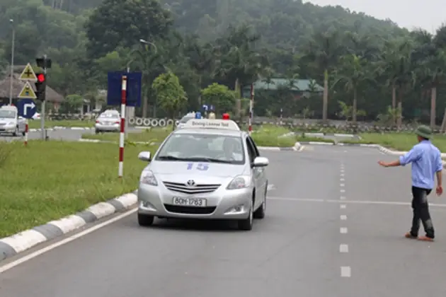 Khóa Học Lái Xe Ô Tô Hạng B2 - Ưu Đãi Hấp Dẫn Khóa Học Lái Xe Ô Tô Hạng B2 - Ưu Đãi Hấp Dẫn