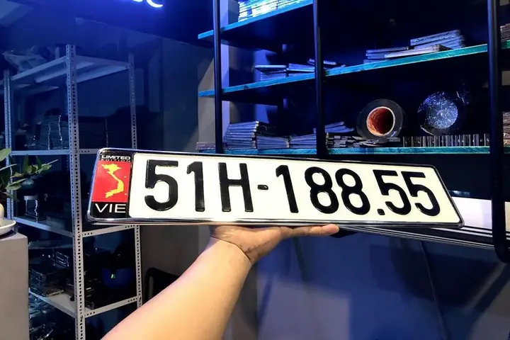 Kinh Nghiệm Khi Chọn Dịch Vụ Ép Mica Biển Số Xe Ô Tô