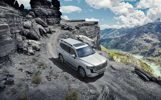 14 Đời Toyota Land Cruiser Cùng Xuất Hiện, Ngỡ Ngàng Với "cụ Tổ"