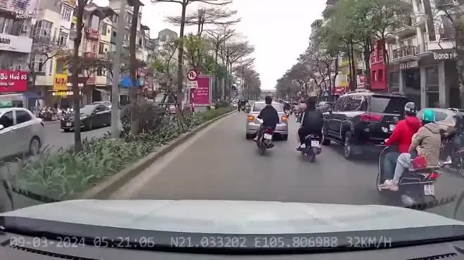 Phân Tích Hành Vi Lạng Lách Trước Đầu Xe Ô Tô: Nguyên Nhân, Rủi Ro Và Cách Xử Lý An Toàn