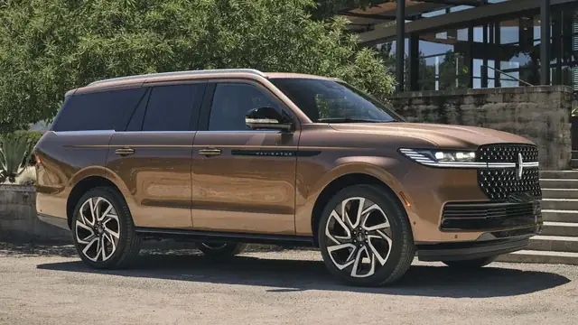 Xử Lý Màn Hình Xe Ô Tô Bị Ngược Hình: Nguyên Nhân & Cách Khắc Phục Toàn Diện