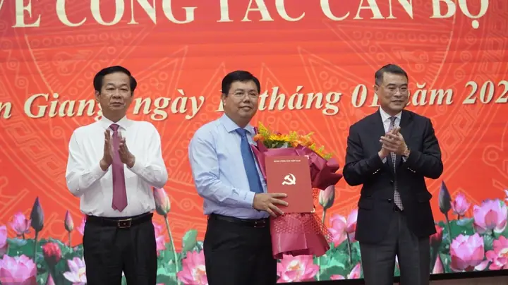 Bi Thu Ca Mau Duoc Dieu Dong, Chi Dinh Giu Chuc Bi Thu Kien Giang Hinh Anh 1 Bi Thu Ca Mau Duoc Dieu Dong, Chi Dinh Giu Chuc Bi Thu Kien Giang Hinh Anh 1