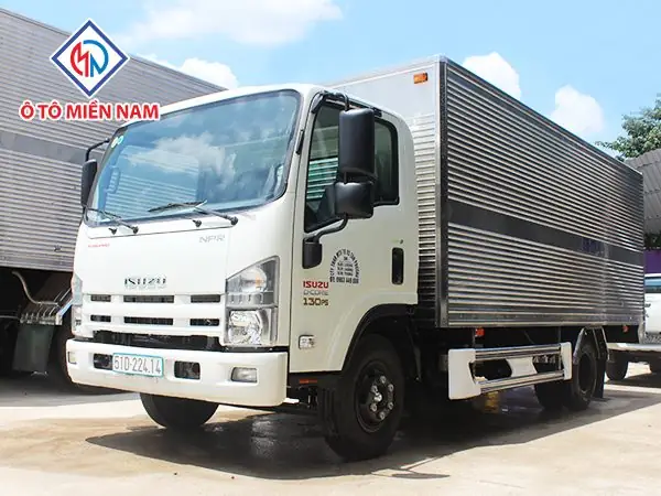 Hướng Dẫn Toàn Tập: Một Xe Ô Tô 4 Tấn - Ứng Dụng Vật Lý Trong Giao Thông