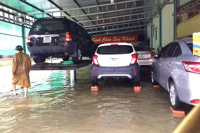 Nên Các Xe Ô Tô Của Trường Mưa Bão Nên Các Xe Ô Tô Của Trường Mưa Bão