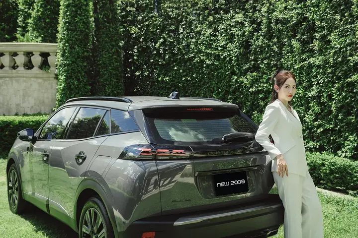 Phụ Nữ Hiện Đại Xứng Đáng Với Chiếc Xe Phản Ánh Phong Cách Sống Của Mình