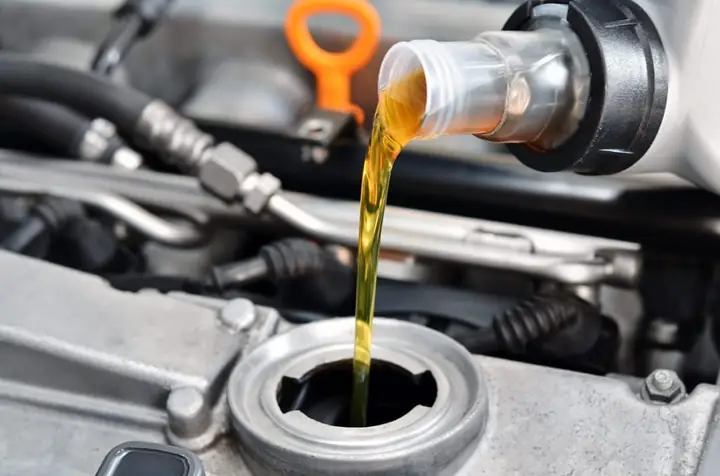 Chuyên Gia Khuyến Cáo Việc Thay Nhớt Xe Tải Đúng Cách