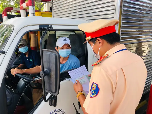 Mức Phạt Khi Không Mang Đủ Các Giấy Tờ Xe Là Bao Nhiêu? Mức Phạt Khi Không Mang Đủ Các Giấy Tờ Xe Là Bao Nhiêu?