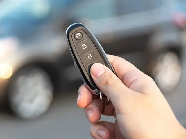 Hướng Dẫn Cách Mở Cốp Bằng Que Sắt Cụ Thể Nhất