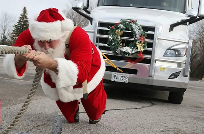 Ông Già Noel Đi Xe Ô Tô: Khi Truyền Thuyết Gặp Công Nghệ Ông Già Noel Đi Xe Ô Tô: Khi Truyền Thuyết Gặp Công Nghệ