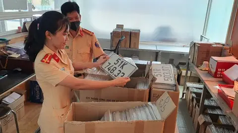 Phí Đăng Ký Xe Ô Tô Tăng: Chi Tiết Cập Nhật Và Ảnh Hưởng Thực Tế Phí Đăng Ký Xe Ô Tô Tăng: Chi Tiết Cập Nhật Và Ảnh Hưởng Thực Tế