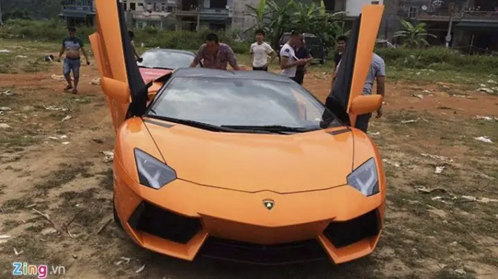 Xe Ô Tô Lamborghini Aventador Mui Trần Màu Xanh Tại Việt Nam, Minh Họa Quy Định Tạm Nhập Tái Xuất