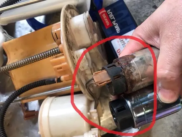 Rắc Cắm Điện Bơm Xăng Xe Ô Tô: Cấu Tạo, Chức Năng Và Lỗi Thường Gặp