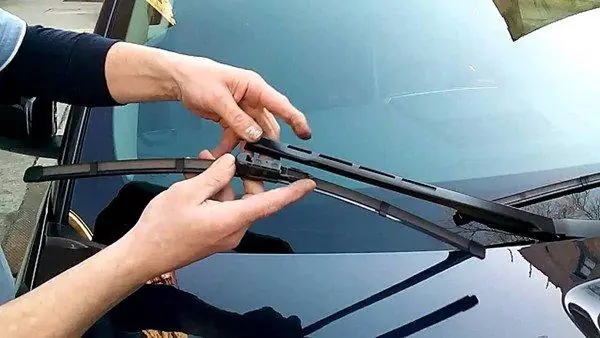 Bước Đơn Giản Để Sấy Kính Chắn Gió Xe Ô Tô Nhanh Nhất Bước Đơn Giản Để Sấy Kính Chắn Gió Xe Ô Tô Nhanh Nhất
