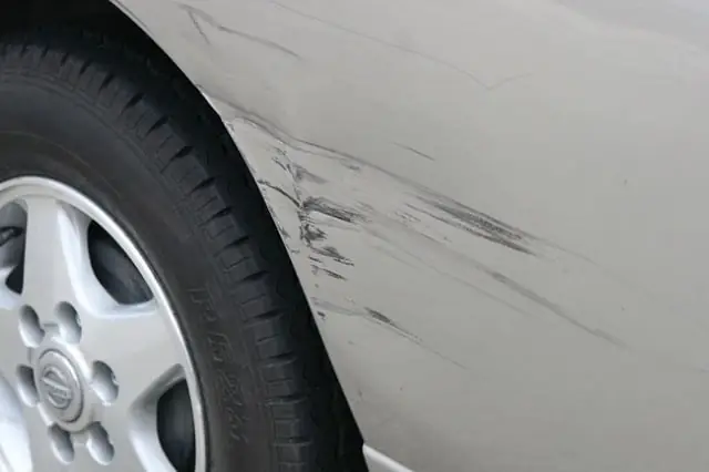 Sơn Bóng Chống Trầy Xước Xe Ô Tô: Giải Pháp Bảo Vệ Xe Toàn Diện Cho Người Dùng Đại Chúng