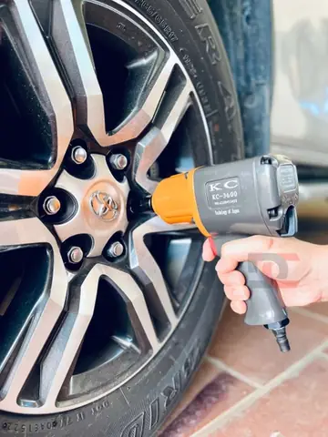 Súng Mở Ốc Ô Tô Xe Máy: Cẩm Nang Toàn Tập Cho Người Dùng