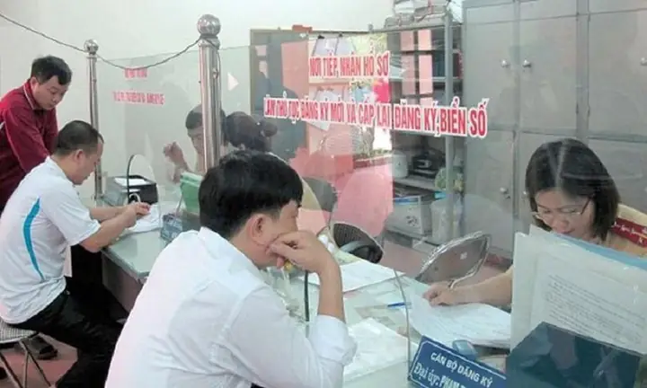 Chủ Xe Được Đăng Ký, Bấm Biển Số Xe Ô Tô Tại Công An Cấp Huyện - Ảnh 1.