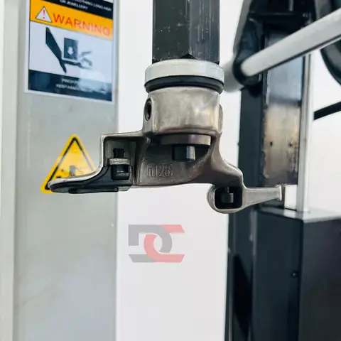 Tháo Xịt Lốp Xe Ô Tô
