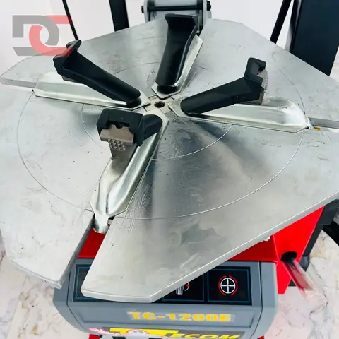 Tháo Xịt Lốp Xe Ô Tô