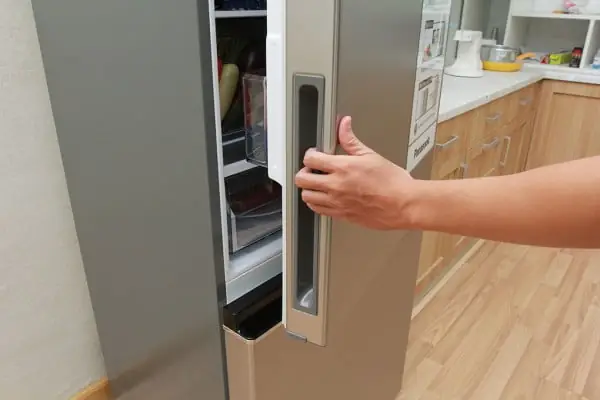 Quên Đóng Cửa Tủ Lạnh Hoặc Đóng Chưa Khít Quên Đóng Cửa Tủ Lạnh Hoặc Đóng Chưa Khít