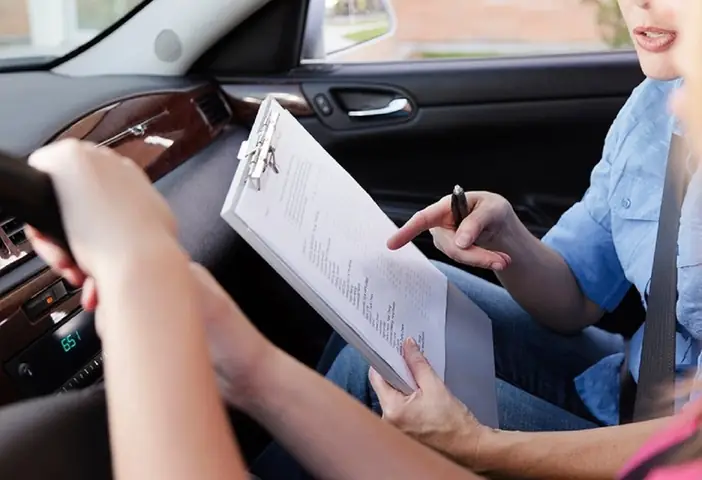 Thủ Tục Bàn Giao Xe Ô Tô Cho Nhân Viên: Hướng Dẫn Chi Tiết Từ A Đến Z