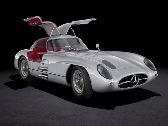 Trọng Lượng Xe Ô Tô Mercedes 4 Chỗ Là Bao Nhiêu? Bảng Tra Cứu Chi Tiết Theo Từng Dòng Xe