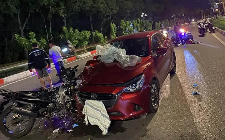 Trách Nhiệm Của Xe Ô Tô Đi Đúng Quy Định Pháp Luật Khi Tham Gia Giao Thông Bị Xe Máy Đâm Vào Trách Nhiệm Của Xe Ô Tô Đi Đúng Quy Định Pháp Luật Khi Tham Gia Giao Thông Bị Xe Máy Đâm Vào