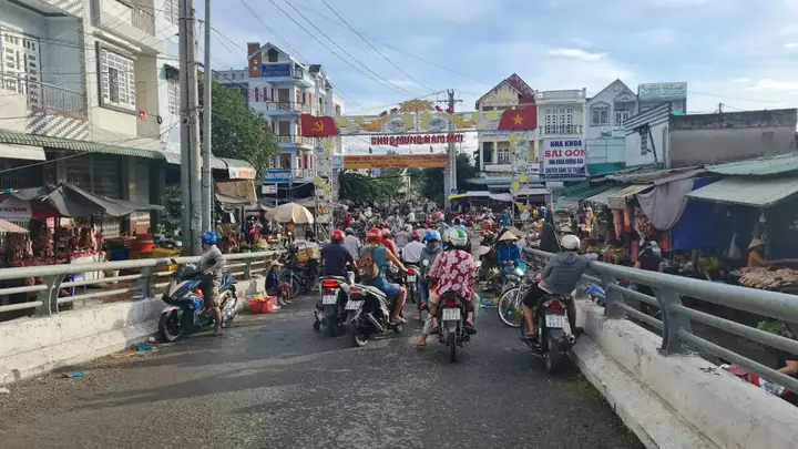 Chợ Ngã Sáu, Ngã Sáu, Châu Thành, Hậu Giang: Khám Phá Nét Văn Hóa Miền Tây Độc Đáo Chợ Ngã Sáu, Ngã Sáu, Châu Thành, Hậu Giang: Khám Phá Nét Văn Hóa Miền Tây Độc Đáo