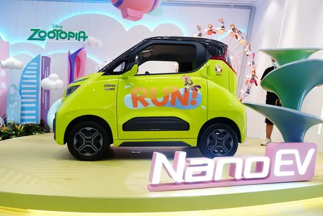 Ô Tô Điện Giá 70 Triệu Đồng Lộ Diện, Rẻ Hơn Xe Máy Ở Việt Nam, Đi 305km Sạc Đầy Pin - Ảnh 4. Ô Tô Điện Giá 70 Triệu Đồng Lộ Diện, Rẻ Hơn Xe Máy Ở Việt Nam, Đi 305km Sạc Đầy Pin - Ảnh 4.