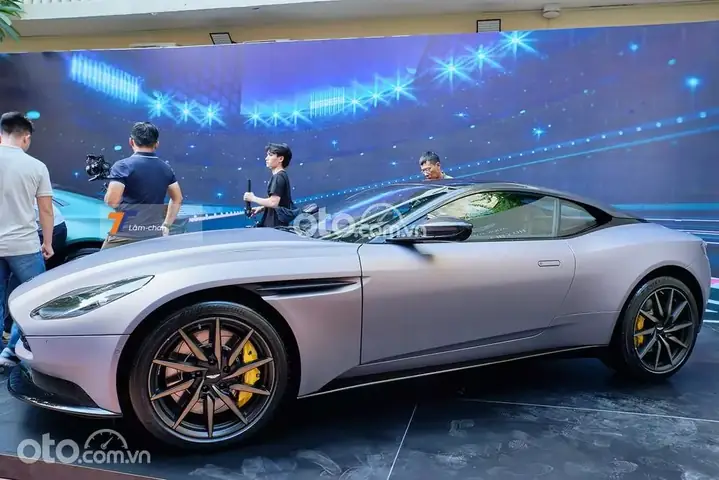 Giã¡ Xe Aston Martin Db11 Má»i Nháº¥t