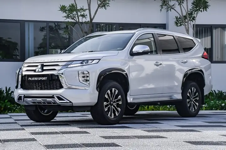 Động Cơ Và Khả Năng Vận Hành Vượt Trội