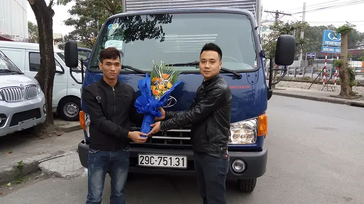 Thủ Tục Sang Tên Đổi Chủ Ô Tô Tảisau Khi Hoàn Thành Bước Đóng Thuế Trước Bạ Sang Tên, Người Mua Cần Đem Hóa Đơn Thuế Trước Bạ Và Các Giấy Tờ Khác Đến Cơ Quan Công An Để Làm Đăng Kýsang Tên Ô Tô. Tại Đây, Cơ Quan Công An Sẽ Đưa Cho Ban Tờ Khai Để Đăng Ký Xe.