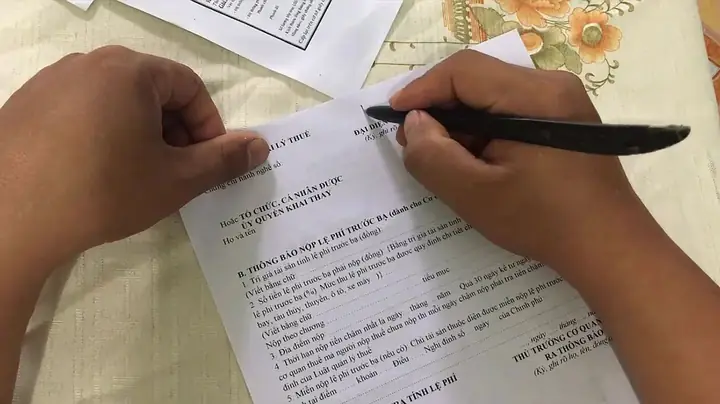 Đóng Thuế Trước Bạ Sang Tên Ô Tô Tảisau Khi Đã Ký Hợp Đồng Mua Bán Xe, Người Mua Xe Cần Đem Hợp Đồng Vừa Ký Kết Và Các Giấy Tờ Có Liên Quan Đến Cơ Quan Thuế Để Đóng Thuế Trước Bạ Sang Tên. Phí Trước Bạsang Tên Ô Tôđược Tính Theo Thời Gian Sử Dụng Xe.