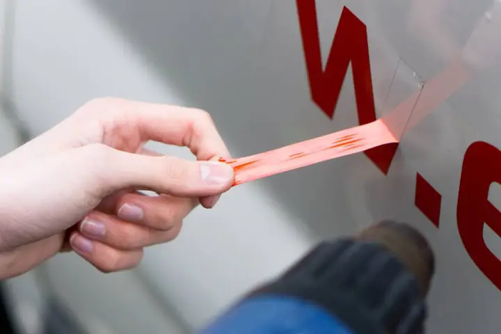 Cách Gỡ Bỏ Decal Ô Tô Hiệu Quả Và Sạch Sẽ Cách Gỡ Bỏ Decal Ô Tô Hiệu Quả Và Sạch Sẽ