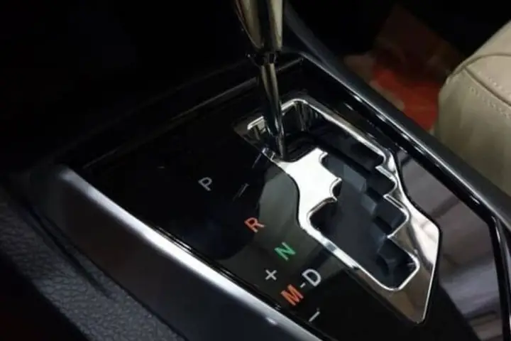 Về P Khi Dừng Đèn Đỏ