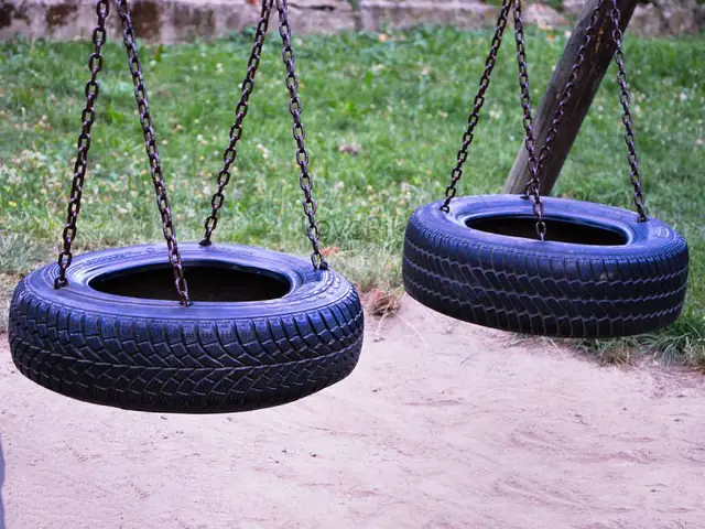 Khoan Các Lỗ Vào 2 Mặt Của Lốp Khoan Các Lỗ Vào 2 Mặt Của Lốp
