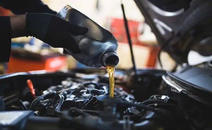 Cách Kiểm Tra Nhớt Xe Ô Tô Tại Nhà: Chỉ Với 5 Bước Đơn Giản