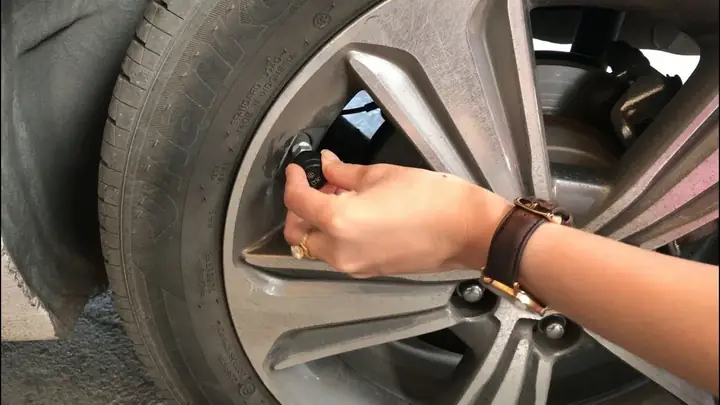 Hướng Dẫn Lắp Đặt Cảm Biến Áp Suất Lốp Ô Tô Đúng Cách